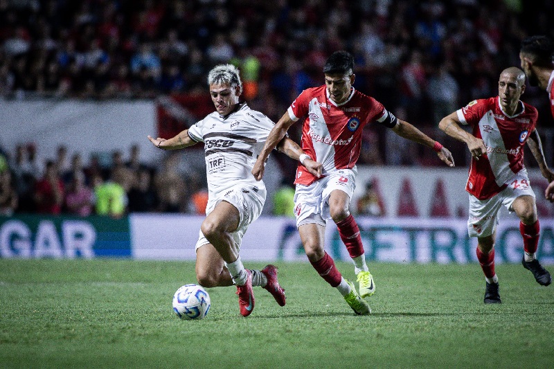 Argentinos Juniors tự tin khi đối đầu CA Platense