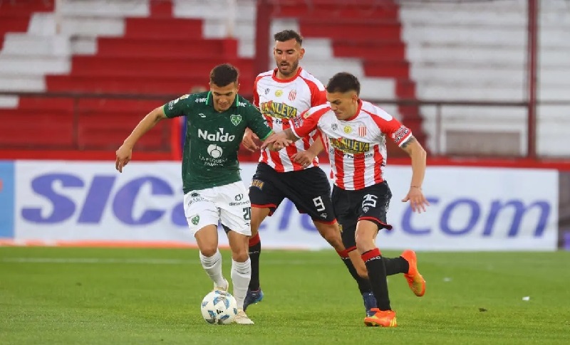 Barracas Central vs Sarmiento Junin đối đầu trên sân Claudio Fabián Tapia