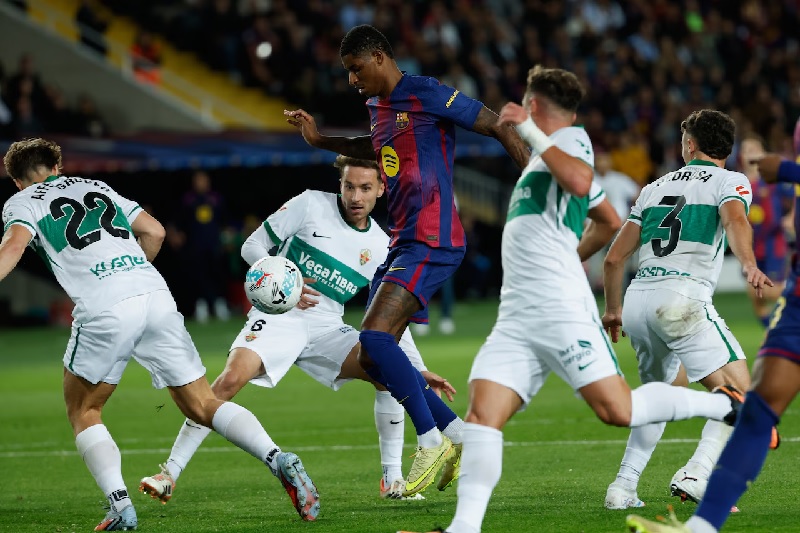 Elche vs Valencia có cuộc chiến căng thẳng tại Manuel Martínez Valer