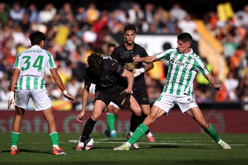 Real Betis vs Real Oviedo là cuộc chiến không khoan nhượng 