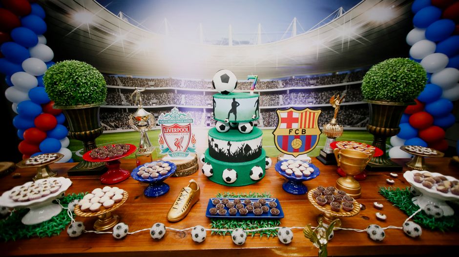 Cận cảnh quả bóng và sân cỏ trước trận đấu World Cup